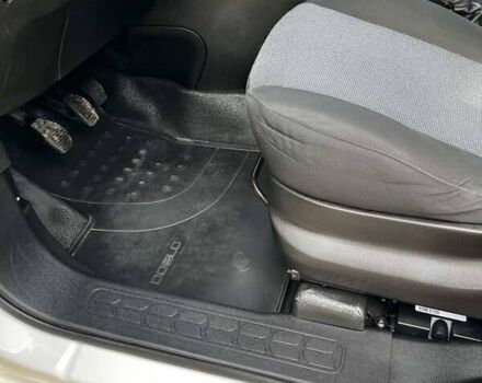 Белый Фиат Добло, объемом двигателя 1.6 л и пробегом 129 тыс. км за 16000 $, фото 17 на Automoto.ua