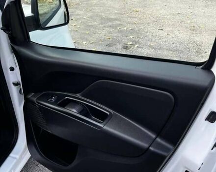 Белый Фиат Добло, объемом двигателя 1.6 л и пробегом 129 тыс. км за 16000 $, фото 15 на Automoto.ua