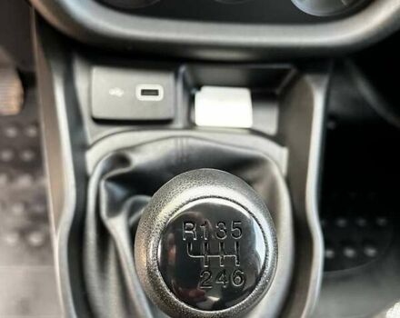 Белый Фиат Добло, объемом двигателя 1.6 л и пробегом 129 тыс. км за 16000 $, фото 21 на Automoto.ua