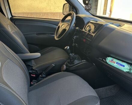 Белый Фиат Добло, объемом двигателя 1.2 л и пробегом 169 тыс. км за 8500 $, фото 5 на Automoto.ua