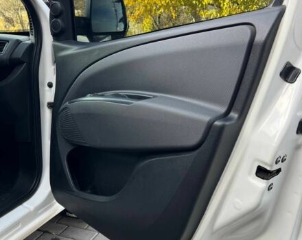 Белый Фиат Добло, объемом двигателя 1.6 л и пробегом 230 тыс. км за 7500 $, фото 11 на Automoto.ua