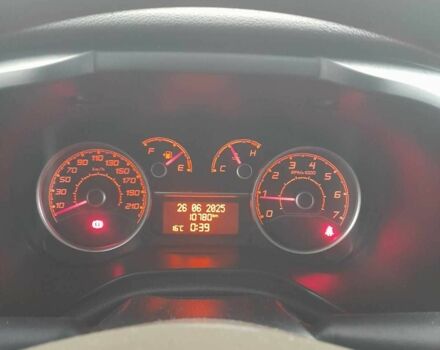 Белый Фиат Добло, объемом двигателя 1.4 л и пробегом 1000 тыс. км за 18800 $, фото 5 на Automoto.ua