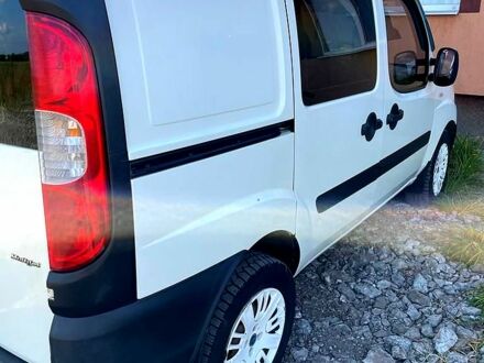 Белый Фиат Добло, объемом двигателя 1.3 л и пробегом 295 тыс. км за 4000 $, фото 1 на Automoto.ua