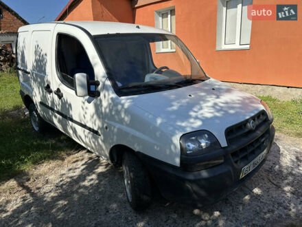 Белый Фиат Добло, объемом двигателя 1.3 л и пробегом 240 тыс. км за 4500 $, фото 1 на Automoto.ua