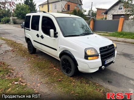 Белый Фиат Добло, объемом двигателя 1.2 л и пробегом 250 тыс. км за 3500 $, фото 1 на Automoto.ua