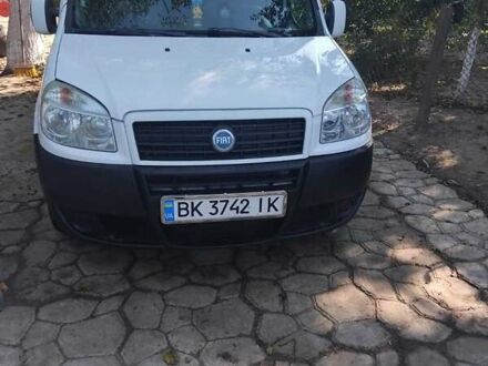 Фіат Добло 2005 у Остоге на Automoto.ua Білий Фіат Добло, об'ємом двигуна 1.3 л та пробігом 399 тис. км за 4100 $, фото 1 на Automoto.ua
