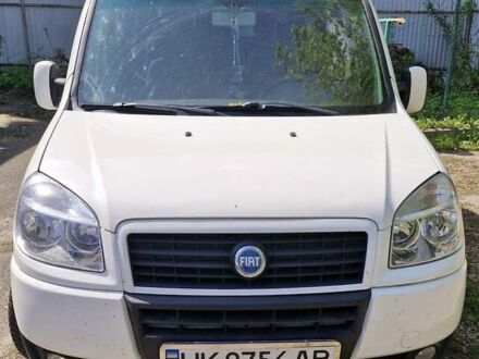 Фіат Добло 2006 у Рівному на Automoto.ua Білий Фіат Добло, об'ємом двигуна 1.91 л та пробігом 287 тис. км за 4400 $, фото 1 на Automoto.ua