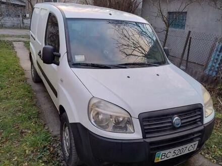 Белый Фиат Добло, объемом двигателя 1.3 л и пробегом 169 тыс. км за 4200 $, фото 1 на Automoto.ua