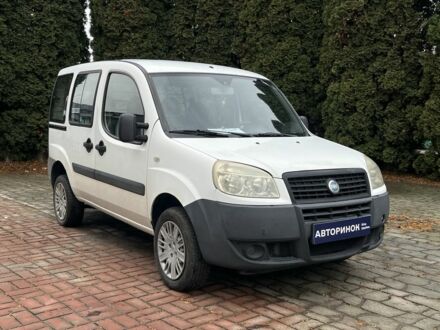 Белый Фиат Добло, объемом двигателя 1.4 л и пробегом 175 тыс. км за 4200 $, фото 1 на Automoto.ua