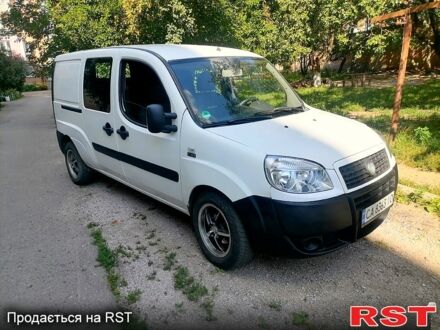 Белый Фиат Добло, объемом двигателя 1.9 л и пробегом 260 тыс. км за 4800 $, фото 1 на Automoto.ua