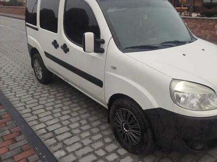 Белый Фиат Добло, объемом двигателя 1.9 л и пробегом 300 тыс. км за 4500 $, фото 1 на Automoto.ua