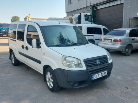 Белый Фиат Добло, объемом двигателя 1.2 л и пробегом 320 тыс. км за 3750 $, фото 1 на Automoto.ua