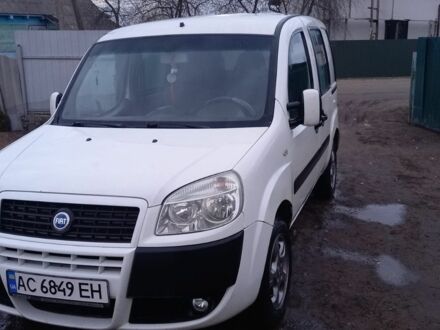 Белый Фиат Добло, объемом двигателя 1.6 л и пробегом 300 тыс. км за 3700 $, фото 1 на Automoto.ua