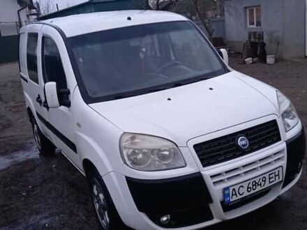 Белый Фиат Добло, объемом двигателя 1.6 л и пробегом 300 тыс. км за 3700 $, фото 1 на Automoto.ua