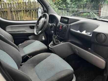 Белый Фиат Добло, объемом двигателя 1.3 л и пробегом 280 тыс. км за 2550 $, фото 1 на Automoto.ua