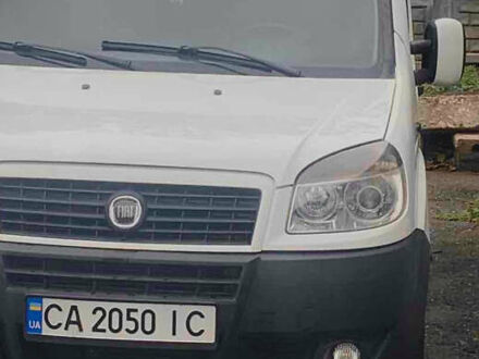 Белый Фиат Добло, объемом двигателя 1.25 л и пробегом 325 тыс. км за 5500 $, фото 1 на Automoto.ua