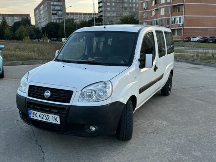 Фіат Добло 2008 у Вараш (Кузнецовськ) на Automoto.ua Білий Фіат Добло, об'ємом двигуна 1.9 л та пробігом 222 тис. км за 4900 $, фото 1 на Automoto.ua