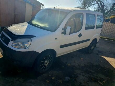 Белый Фиат Добло, объемом двигателя 1.2 л и пробегом 350 тыс. км за 4800 $, фото 1 на Automoto.ua