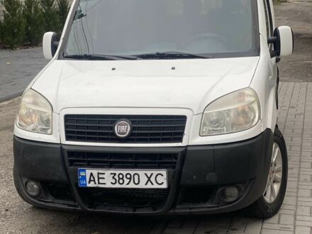 Белый Фиат Добло, объемом двигателя 1.2 л и пробегом 340 тыс. км за 3950 $, фото 1 на Automoto.ua