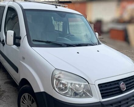 Белый Фиат Добло, объемом двигателя 1.3 л и пробегом 200 тыс. км за 4900 $, фото 1 на Automoto.ua