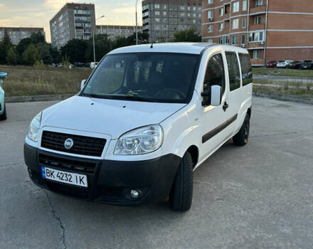 Белый Фиат Добло, объемом двигателя 1.9 л и пробегом 222 тыс. км за 4900 $, фото 1 на Automoto.ua