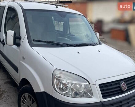 Белый Фиат Добло, объемом двигателя 1.3 л и пробегом 200 тыс. км за 4950 $, фото 1 на Automoto.ua