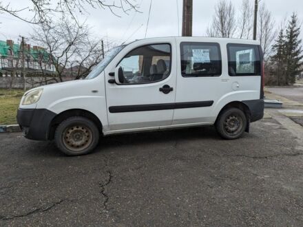 Фиат Добло 2009 в Черновцах на Automoto.ua Белый Фиат Добло, объемом двигателя 1.2 л и пробегом 192 тыс. км за 4300 $, фото 1 на Automoto.ua