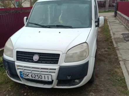Фиат Добло 2009 в Ровно на Automoto.ua Белый Фиат Добло, объемом двигателя 1.2 л и пробегом 350 тыс. км за 3700 $, фото 1 на Automoto.ua