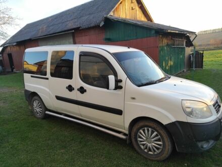 Белый Фиат Добло, объемом двигателя 1.9 л и пробегом 200 тыс. км за 5700 $, фото 1 на Automoto.ua