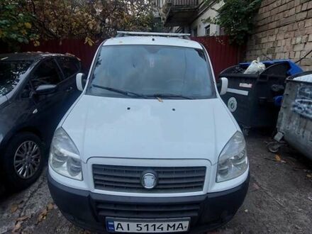 Белый Фиат Добло, объемом двигателя 1.9 л и пробегом 250 тыс. км за 5000 $, фото 1 на Automoto.ua