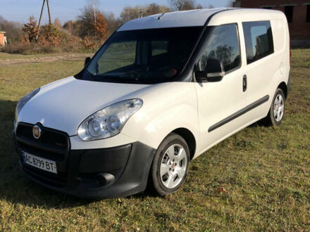Белый Фиат Добло, объемом двигателя 1.25 л и пробегом 300 тыс. км за 4400 $, фото 1 на Automoto.ua