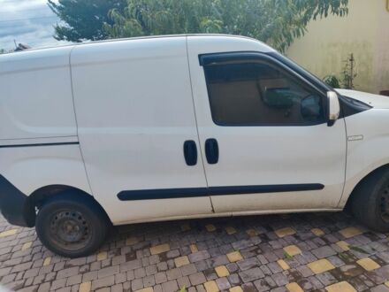 Белый Фиат Добло, объемом двигателя 1.3 л и пробегом 360 тыс. км за 3200 $, фото 1 на Automoto.ua