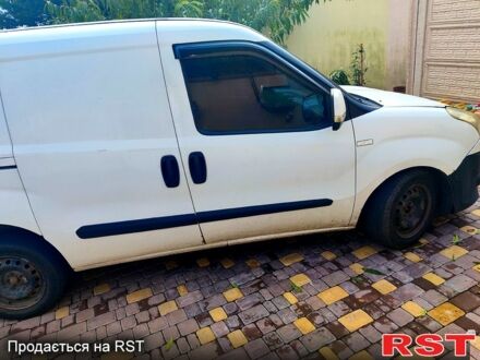 Белый Фиат Добло, объемом двигателя 1.2 л и пробегом 360 тыс. км за 3200 $, фото 1 на Automoto.ua