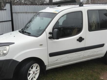 Белый Фиат Добло, объемом двигателя 1.4 л и пробегом 140 тыс. км за 5900 $, фото 1 на Automoto.ua