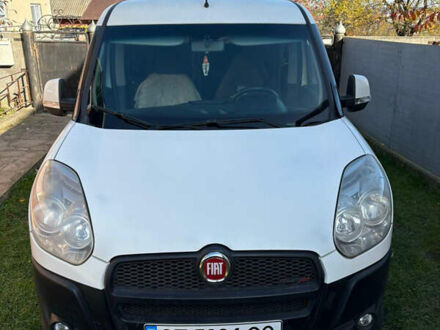Фиат Добло 2011 в Черновцах на Automoto.ua Белый Фиат Добло, объемом двигателя 1.6 л и пробегом 270 тыс. км за 5250 $, фото 1 на Automoto.ua