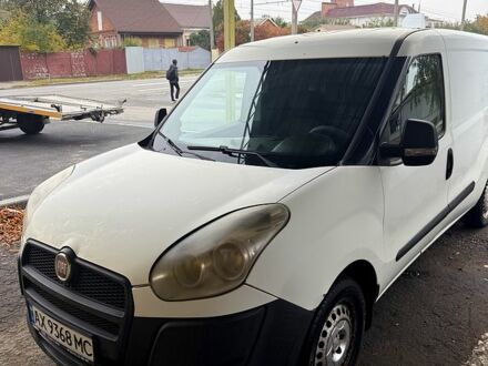 Белый Фиат Добло, объемом двигателя 1.6 л и пробегом 200 тыс. км за 2100 $, фото 1 на Automoto.ua