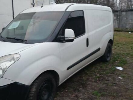 Белый Фиат Добло, объемом двигателя 1.25 л и пробегом 322 тыс. км за 4200 $, фото 1 на Automoto.ua