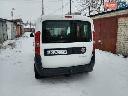 Фиат Добло 2011 в Сарнах на Automoto.ua Белый Фиат Добло, объемом двигателя 1.3 л и пробегом 250 тыс. км за 7800 $, фото 1 на Automoto.ua