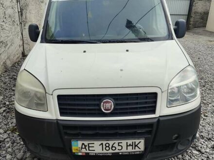 Белый Фиат Добло, объемом двигателя 1.3 л и пробегом 300 тыс. км за 2990 $, фото 1 на Automoto.ua