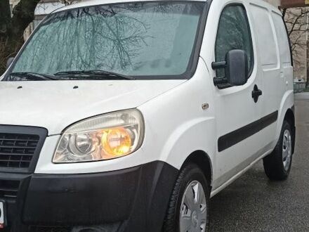 Белый Фиат Добло, объемом двигателя 1.4 л и пробегом 364 тыс. км за 3800 $, фото 1 на Automoto.ua