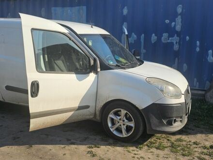 Белый Фиат Добло, объемом двигателя 1.6 л и пробегом 230 тыс. км за 5600 $, фото 1 на Automoto.ua