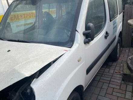Білий Фіат Добло, об'ємом двигуна 1.2 л та пробігом 180 тис. км за 594 $, фото 1 на Automoto.ua