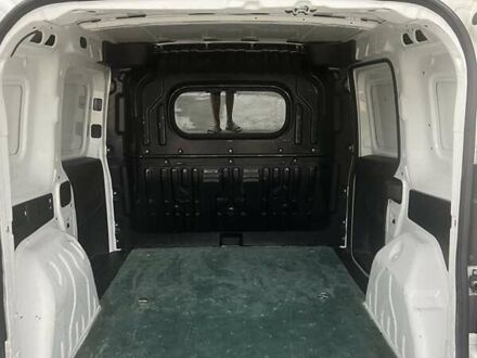 Белый Фиат Добло, объемом двигателя 1.2 л и пробегом 210 тыс. км за 5200 $, фото 1 на Automoto.ua