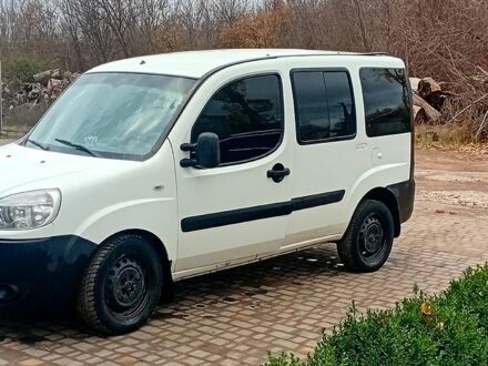 Белый Фиат Добло, объемом двигателя 1.4 л и пробегом 270 тыс. км за 2500 $, фото 1 на Automoto.ua