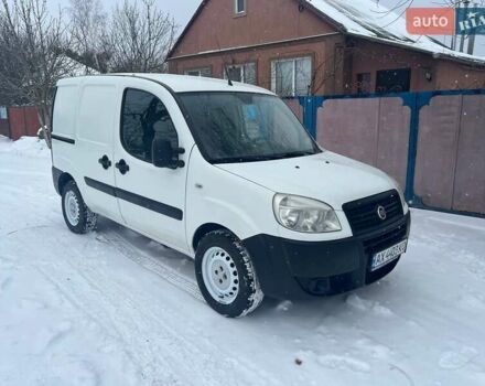 Белый Фиат Добло, объемом двигателя 1.2 л и пробегом 215 тыс. км за 5000 $, фото 1 на Automoto.ua