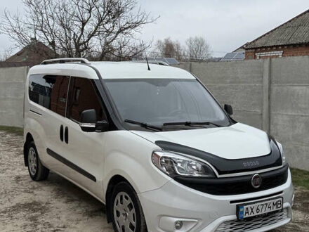 Белый Фиат Добло, объемом двигателя 1.6 л и пробегом 195 тыс. км за 12700 $, фото 1 на Automoto.ua