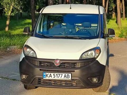 Белый Фиат Добло, объемом двигателя 1.4 л и пробегом 105 тыс. км за 11700 $, фото 1 на Automoto.ua