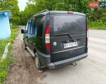 Черный Фиат Добло, объемом двигателя 1.9 л и пробегом 370 тыс. км за 4200 $, фото 4 на Automoto.ua