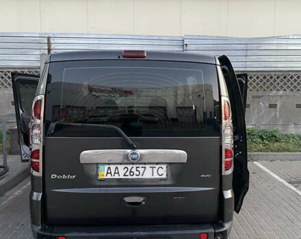 Черный Фиат Добло, объемом двигателя 1.9 л и пробегом 330 тыс. км за 4500 $, фото 6 на Automoto.ua