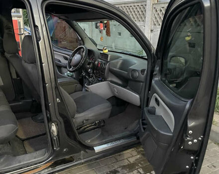 Черный Фиат Добло, объемом двигателя 1.9 л и пробегом 330 тыс. км за 4500 $, фото 16 на Automoto.ua